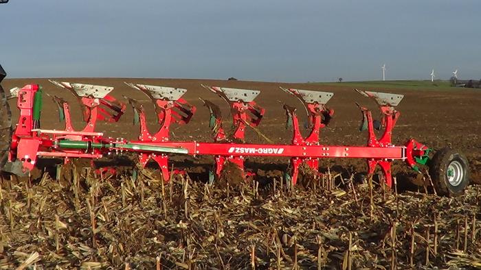 оборотный плуг AgroMASZ