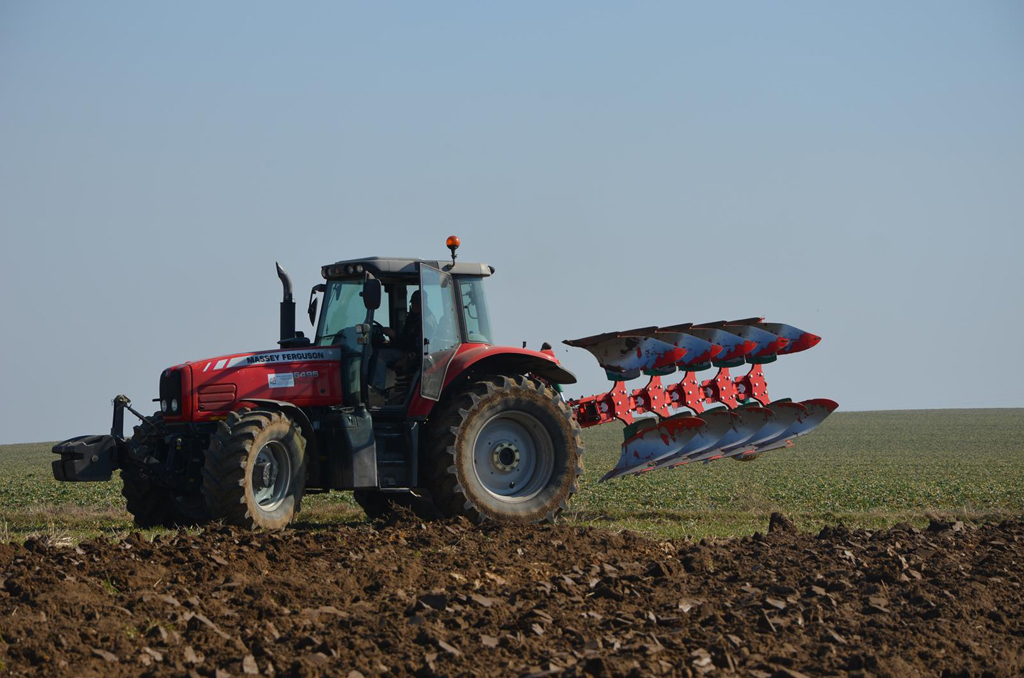 Навесной оборотный плуг PO AgroMASZ