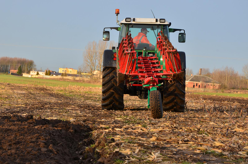 оборотный плуг PO с болтовой защитой AgroMASZ